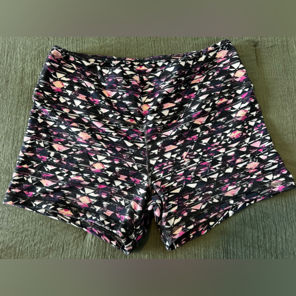 Fleo Geometric Patterned Apparel - Black, Pink, White